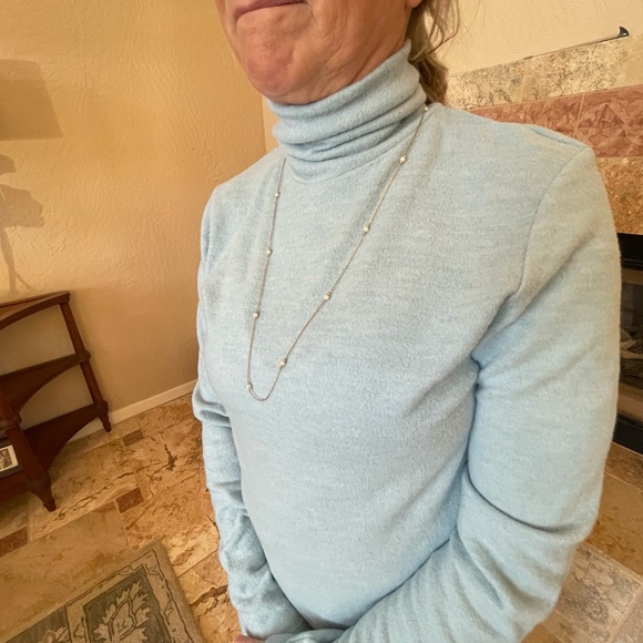 Five pieces of jewelry. One bracelet and four necklaces. - Picture 9 of 13